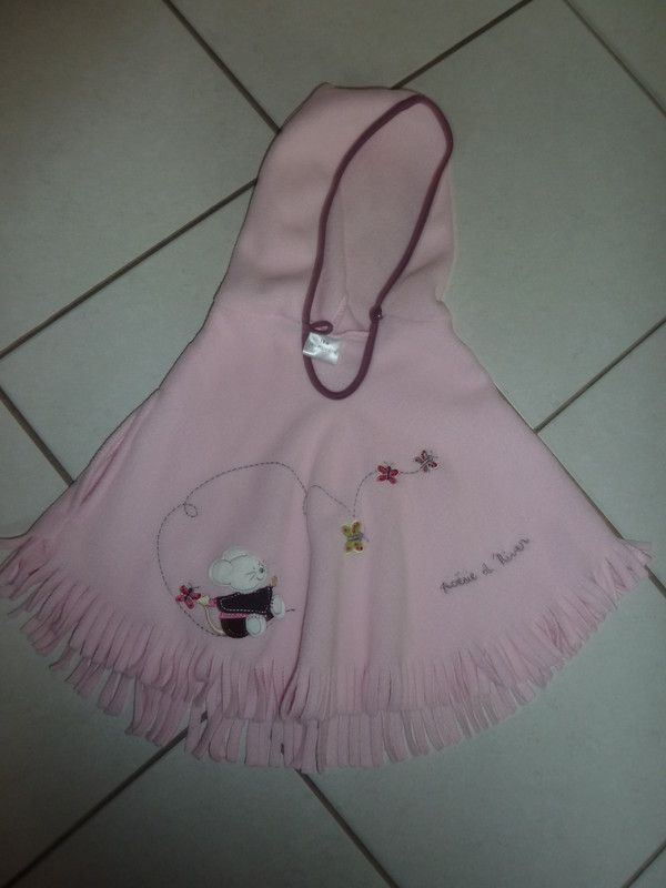 PONCHO TAILLE 18 MOIS COMME NEUF